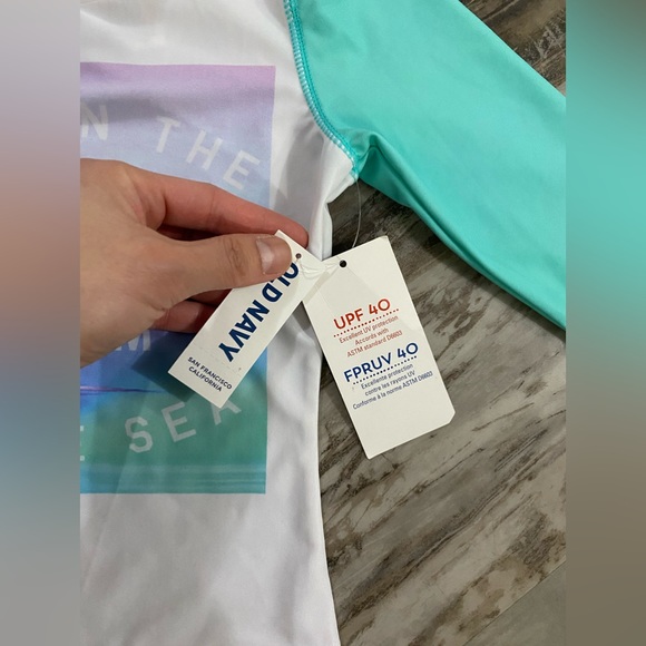 Old Navy Girls Long Sleeve Rashguard Size XS (5) - Picture 2 of 4